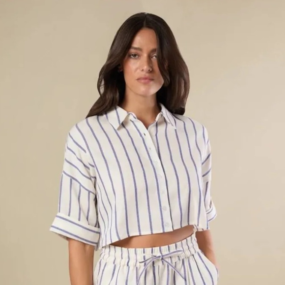 Like New Rachel Parcell Boxy Cropped White and Navy Striped Top Size M